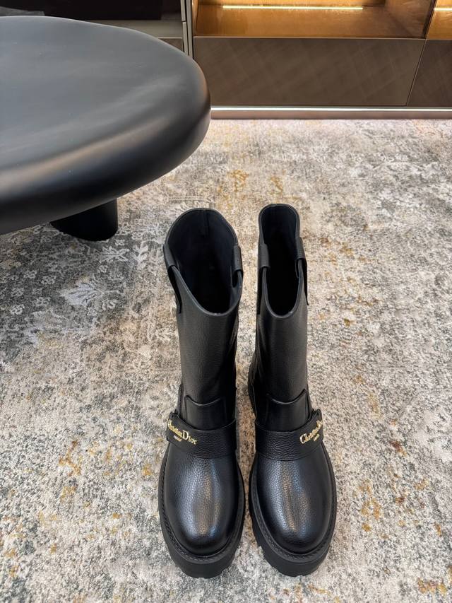 新品发布 面料 牛皮 内里 羊皮 鞋底 发泡成型底 优雅风格 创造不一样的感觉 跟高 4 Cm 专柜包装 自带飞机盒 简约气质款式！ Show Bdetails