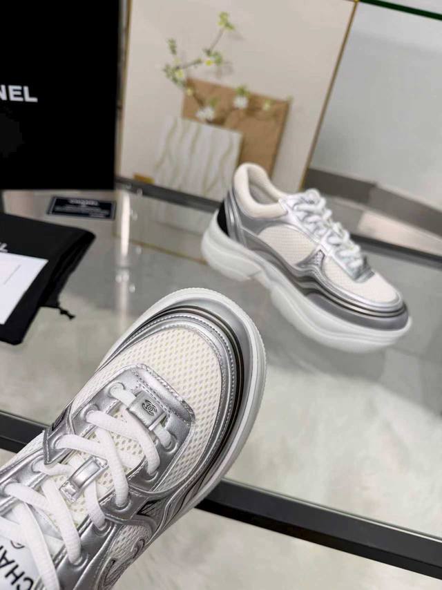 –香奈儿面包鞋 ～原版小牛皮熊猫鞋 Chanel 香奈儿 25C 最新爆款 熊猫 黑白 运动鞋 休闲板鞋 小香 爆款单品 经典黑白 熊猫配色 Coco女孩必要入