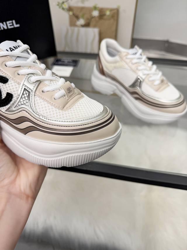 香奈儿面包鞋 ～原版小牛皮熊猫鞋 Chanel 香奈儿 25C 最新爆款 熊猫 黑白 运动鞋 休闲板鞋 小香 爆款单品 经典黑白 熊猫配色 Coco女孩必要入款