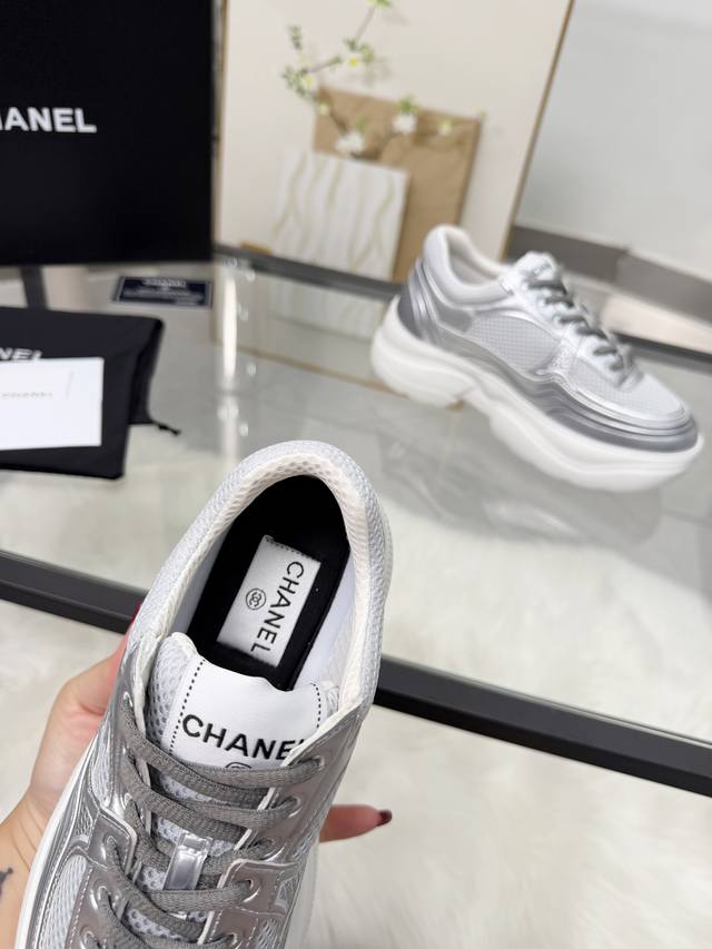 香奈儿面包鞋 ～原版小牛皮熊猫鞋 Chanel 香奈儿 25C 最新爆款 熊猫 黑白 运动鞋 休闲板鞋 小香 爆款单品 经典黑白 熊猫配色 Coco女孩必要入款