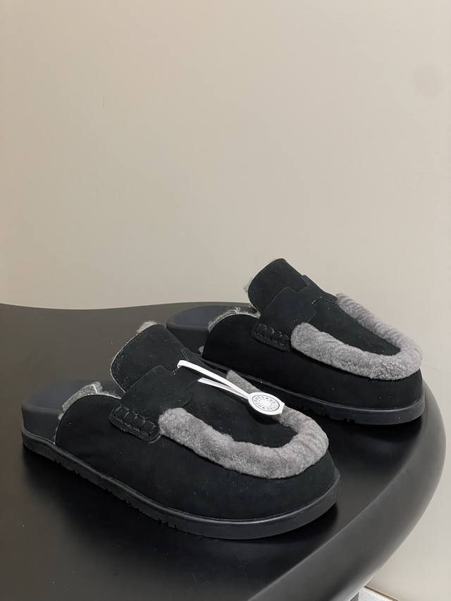 顶级品质 Hermes 爱马仕 H家 Go穆勒鞋系列 经典款二舅拖鞋穆勒羊毛半拖鞋休闲懒人鞋勃肯毛拖鞋 这双鞋子融合了奢华、休闲与时尚等多种风格元素。爱马仕的品