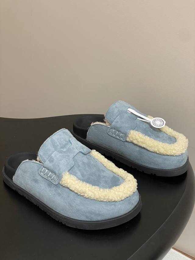 顶级品质 Hermes 爱马仕 H家 Go穆勒鞋系列 经典款二舅拖鞋穆勒羊毛半拖鞋休闲懒人鞋勃肯毛拖鞋 这双鞋子融合了奢华、休闲与时尚等多种风格元素。爱马仕的品
