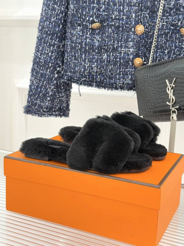 厂价 Herme*经典H毛毛拖鞋 王炸的H拖 懒人必备 经典的简约H造型 品牌辨识度极高 颜值和脚感兼备 实物上脚特别好看 显瘦显白显气质 超级精致有档次的贵妇