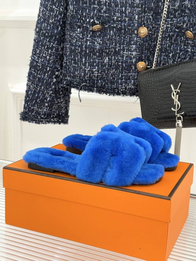 厂价 Herme*经典H毛毛拖鞋 王炸的H拖 懒人必备 经典的简约H造型 品牌辨识度极高 颜值和脚感兼备 实物上脚特别好看 显瘦显白显气质 超级精致有档次的贵妇