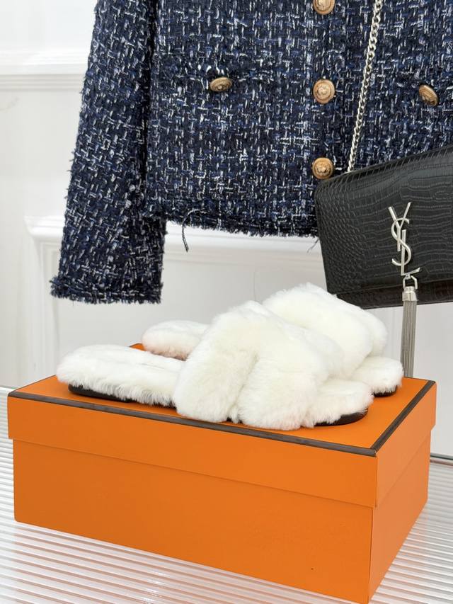 厂价 Herme*经典H毛毛拖鞋 王炸的H拖 懒人必备 经典的简约H造型 品牌辨识度极高 颜值和脚感兼备 实物上脚特别好看 显瘦显白显气质 超级精致有档次的贵妇