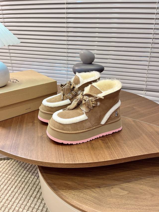 爆款出货多巴胺两穿雪地靴毛毛鞋 后跟帮面可下翻，色彩多姿，彩色组合底搭配不同颜色鞋面+毛条上脚完美舒适 大底-四层组合彩色发泡大底 鞋面-牛二层面+羊毛内里。
