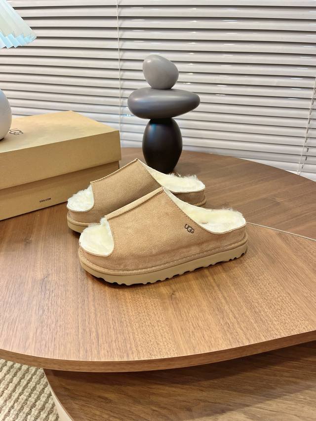 Ugg1波特舒芙蕾休闲一字拖 你可以永远相信肯豆的Ugg穿 搭！ 女明星红毯后 Chill 出街 Look~上 脚Ugg波特舒芙蕾拖 十白短袜 10毫米羊毛包裹