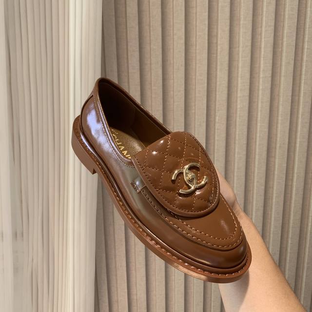 官网同步高版本更新，Chanel 香奈儿早春新款顶级秋鞋单鞋系列__________________ 春季香家必备爆款，女神系列，拥有香家特色优雅名媛气质，超级