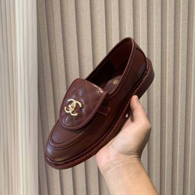 官网同步高版本更新，Chanel 香奈儿早春新款顶级秋鞋单鞋系列__________________ 春季香家必备爆款，女神系列，拥有香家特色优雅名媛气质，超级