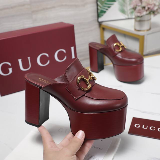最高版本 Gucci 2025春季款新防水台高跟罗马凉鞋 走鞋款秀 古驰 恨天高 后空拖鞋 时尚的品牌Logo持加，具有超辨高识度 各品大争牌恐先推后出超系跟高