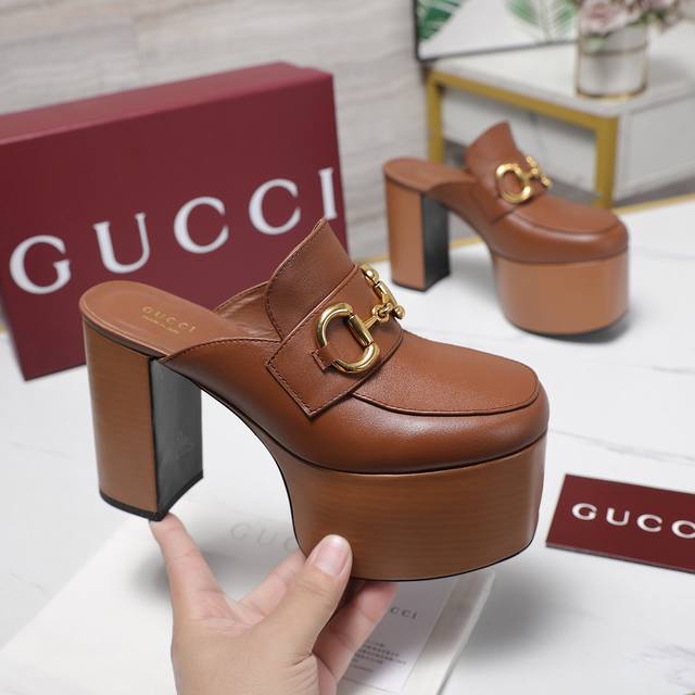 最高版本 Gucci 2025春季款新防水台高跟罗马凉鞋 走鞋款秀 古驰 恨天高 后空拖鞋 时尚的品牌Logo持加，具有超辨高识度 各品大争牌恐先推后出超系跟高