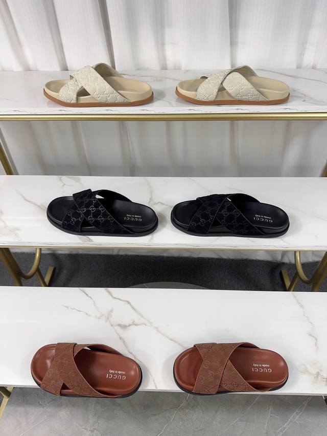 2025Gucci 古奇 夏季新款 双G 老花 一字拖 交叉凉鞋 拖鞋 沙滩鞋 原版购入开发 做货 G家 夏季新款黑马单品,海内外时尚博主纷纷上脚大秀，火遍海内