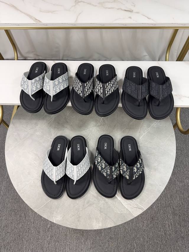 Dior 迪奥新款休闲拖鞋，原版官网1:1、高品质 完美做工 透射出一种尊贵奢华，高端超凡工艺中升华其奢侈定义。原版大底，码数；39-44 38 45定做