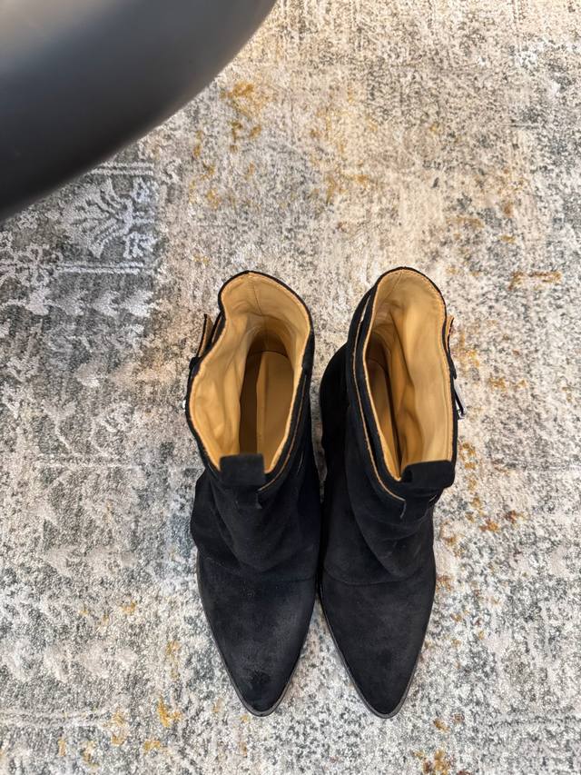 新品上架 ★面料 牛津 内里 牛皮 鞋底 牛皮大底 优雅风格 创造不一样的感觉 跟高 4.5Cm 专柜包装 简约气质款式！ Show Bdetails ⊿：Si