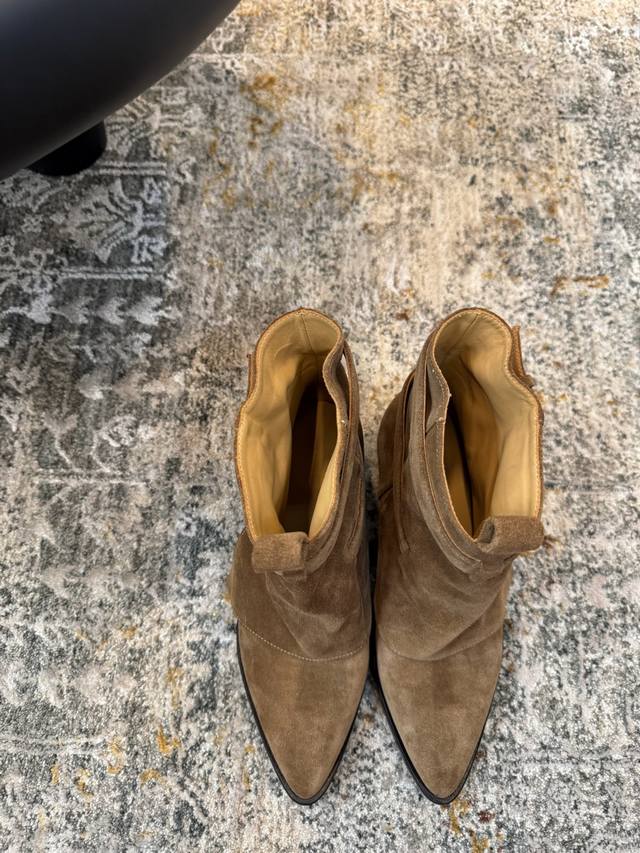 新品上架 ★面料 牛津 内里 牛皮 鞋底 牛皮大底 优雅风格 创造不一样的感觉 跟高 4.5Cm 专柜包装 简约气质款式！ Show Bdetails ⊿：Si