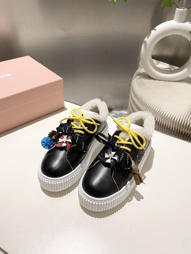 出厂价Pp毛里 皮里2602025缪缪秋冬新款 厚底 饼干鞋 ，简约造型，原版开模鞋底， 饼干鞋的热度真的是只增不减的 不仅因为其极高的配适性 也得益于其出众的