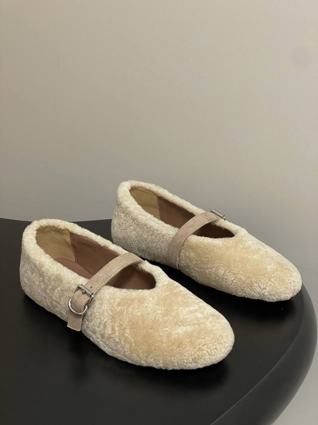 皮带盒20下单备注 默认普通盒 25Fw秋冬新款 Alaia阿莱亚 羊羔毛法式芭蕾舞鞋羊毛面玛丽珍平底单鞋老钱风 原本更具有柔美浪漫气息的芭蕾平底鞋采用麂皮绒鞋