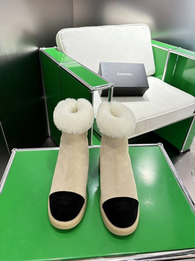 K010Chanel 香奈儿25Ss羊毛短靴 2025Sss官网、小红书同步最新配色小香家爆款火热上线，做工升级版，高品质！ 时尚潮流最新款毛毛靴上脚超百搭暖底
