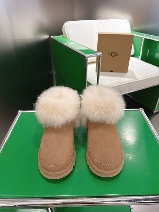 K010Ugg 25Wf新品长毛复古 将复古浪潮与冬日暖意揉成具象。 却用及踝的浓密绒毛打破沉闷 复古做旧的鞋面纹理自带时光质感 没有多余装饰却自带腔调 配直筒