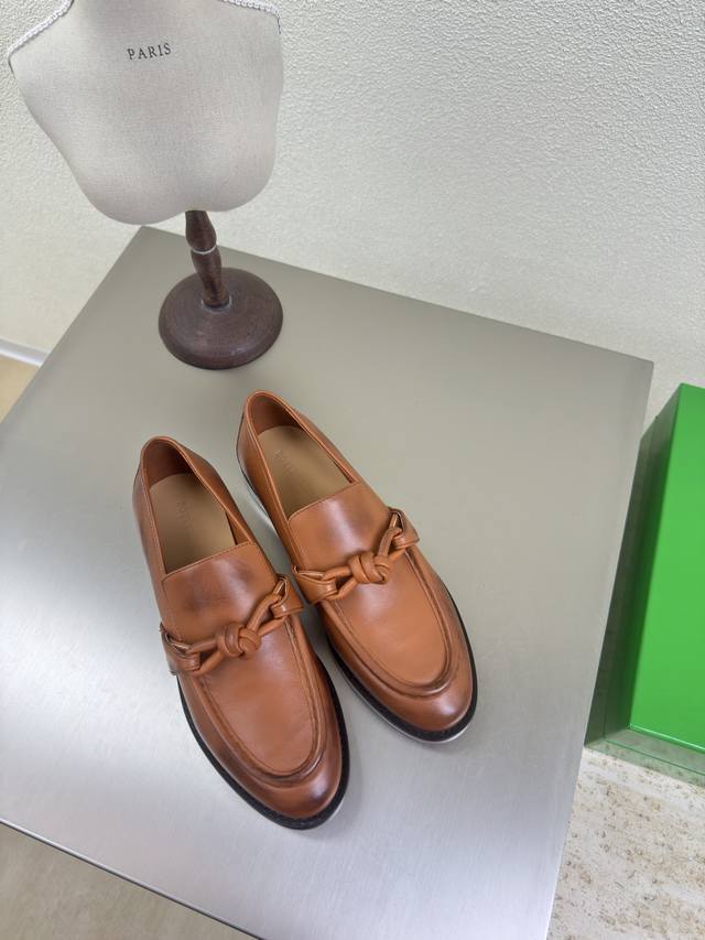 皮扣款 手工做旧擦色工艺 Bottega Venet* 女士Astaire乐福单鞋 原版一比一做法 一致结绳皮扣 经典棕色 当今流行的又一趋势 天花板啦 最全色
