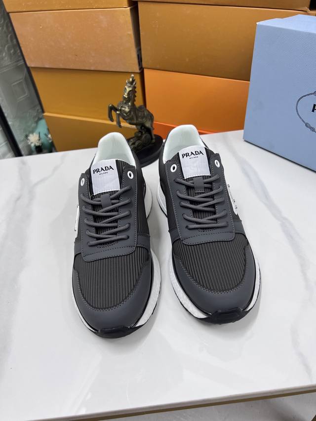 调工厂P价 男装男鞋 运动原单 普拉达 休闲板鞋 官网同步新款 进口打蜡牛皮牛皮内里制作原版中底 私家定制滴胶发泡大底大底组合 38-44M