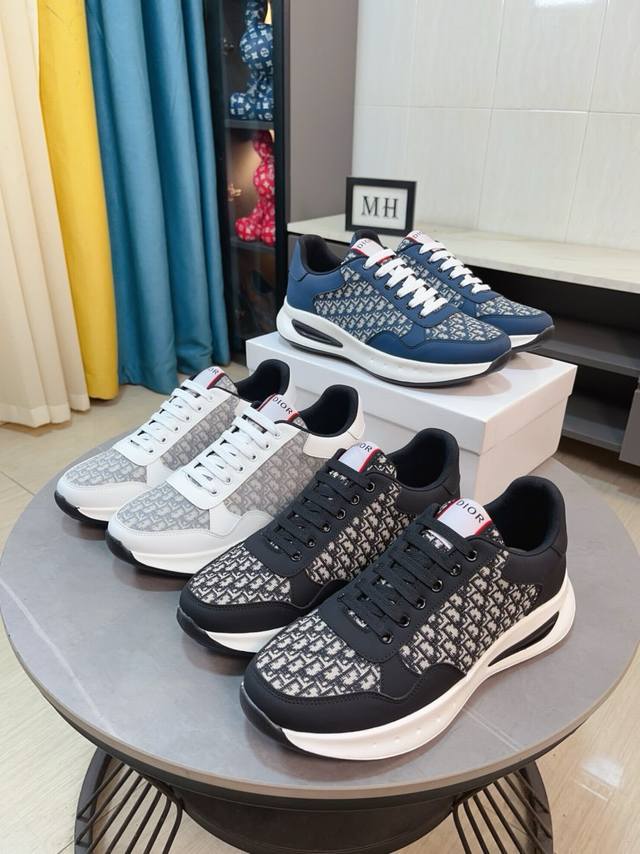 调工厂P价 男装男鞋 运动原单 Dior迪奥 爆卖款官网全球首发男鞋高端品牌 官网最新款系列：鞋面采用进口牛皮搭配专供面料打造网布透气内里。让行走更加便捷舒适！