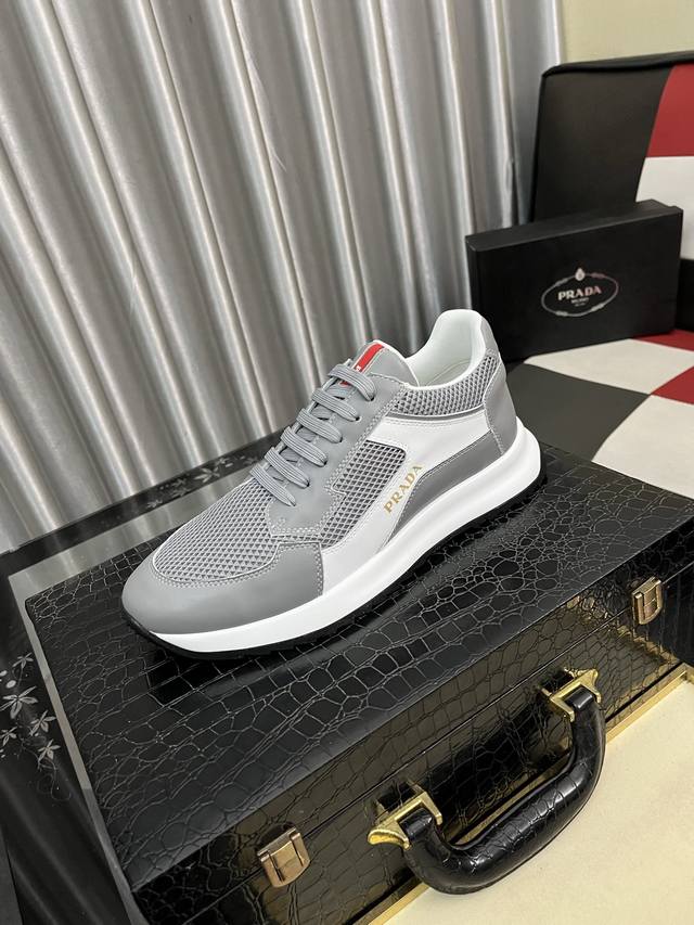 调工厂P价 男装男鞋 运动原单 普拉达 男士经典休闲鞋，进口头层牛皮配专用材料，意大利进口水染小牛皮内里高档舒适，原版大底轻盈耐磨！纯手工制作，细节决定品质！S