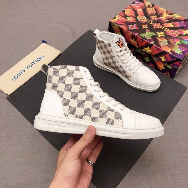 调工厂P价 男装男鞋 运动原单 Lv经典休闲高邦靴，鞋面进口原材质 牛皮压印工艺超软羊皮内里，原版脚感轻盈舒适 原版橡胶大底，欢迎对比 Size:38一44 4