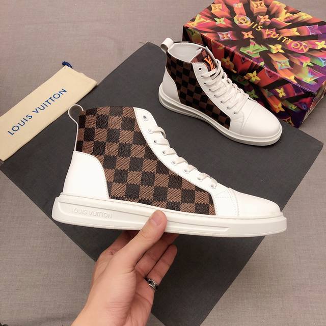 调工厂P价 男装男鞋 运动原单 Lv经典休闲高邦靴，鞋面进口原材质 牛皮压印工艺超软羊皮内里，原版脚感轻盈舒适 原版橡胶大底，欢迎对比 Size:38一44 4