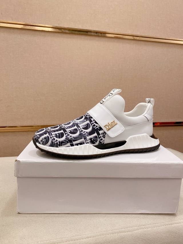 调工厂P价 男装男鞋 运动原单 迪奥 Dior 新款休闲运动风男鞋，全新春夏季款设计，完美做工，系带懒人款打造装柜品质，鞋面：进口牛皮，羊皮内里柔软舒适，超轻T