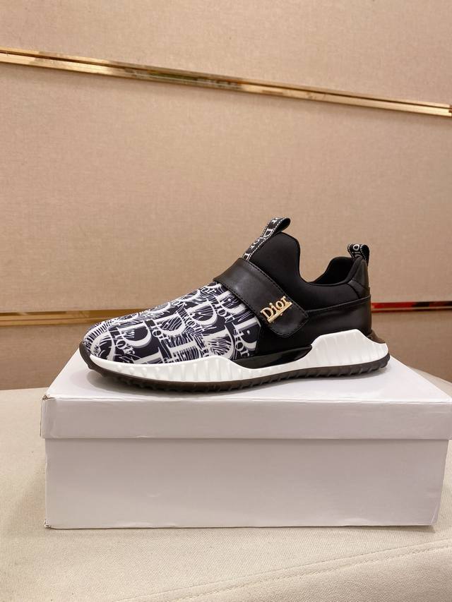 调工厂P价 男装男鞋 运动原单 迪奥 Dior 新款休闲运动风男鞋，全新春夏季款设计，完美做工，系带懒人款打造装柜品质，鞋面：进口牛皮，羊皮内里柔软舒适，超轻T