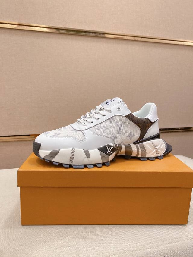 调工厂P价 男装男鞋 运动原单 Lv 路易威登。最新潮鞋休闲鞋实体店爆款。新品春夏季舒适进口定制原版牛皮，独特提花面料元素设计。搭配羊皮内里，Lv原版底， 高端