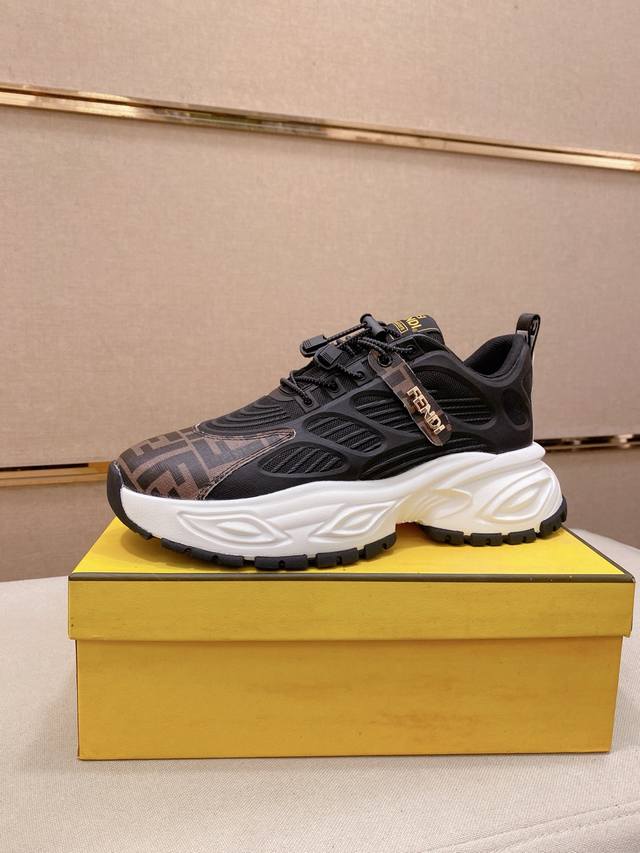 调工厂P价 女装女鞋 运动原单 Fendi芬迪 新款高帮鞋面进口牛皮面料 内里进口透气网布内里 。原版大底开模，每一位男士的身份衬托，上脚大气稳重高端定制专柜原