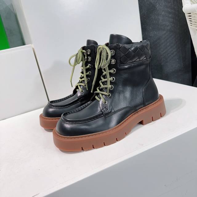 工厂P价 女装女鞋 运动原单顶级品质Bottega Veneta 25Ss秋冬新品短靴踢不烂马丁靴大黄蜂短靴！ 墙裂推荐 厚底马丁靴 真的满满的酷酷风 休闲又帅
