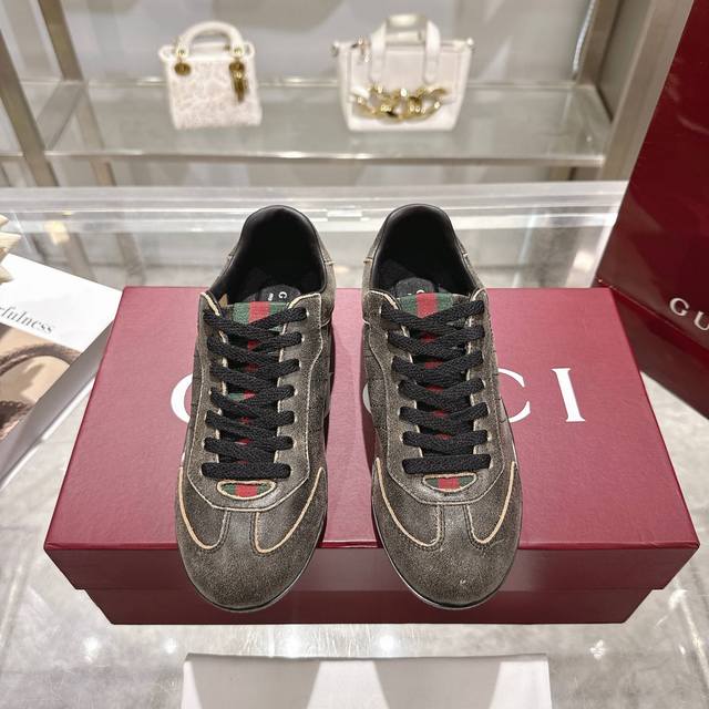 工厂P价 女装女鞋 运动原单 Gg德训鞋，爆款，轻盈设计焕新诠释运动风尚。行动间彰显精致质感。侧边缝线细节增添点睛之笔。黑色牛皮面料，黑色牛皮里，乳胶一体成型垫