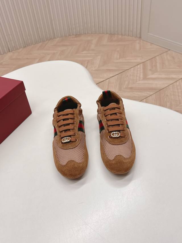 工厂P价 女装女鞋 运动原单 Gucci Shift 新款 复古德训鞋运动鞋 经典红绿织带一秒吸睛，层次感非常强，超轻薄底:超火的薄底鞋风潮，上脚贴地，走路像踩