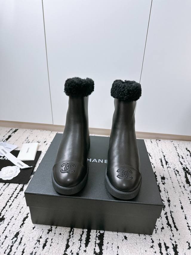 工厂P价 女装女鞋 运动原单 小香26A 官网最新款 雪地靴选配飞机盒加10块 专柜品质 所有材质都根据原版定制！购入正品开发 Chanel 2026秋冬款毛毛