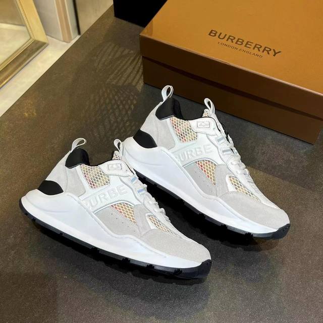 专柜最新高端版本，专柜一比一，巴宝莉23秋冬最新厚底运动鞋，采用复古格子、麂皮和皮革制成，搭配突出的弧形鞋底，鞋面:48%棉，52%小牛皮，衬里:60%聚酯纤维