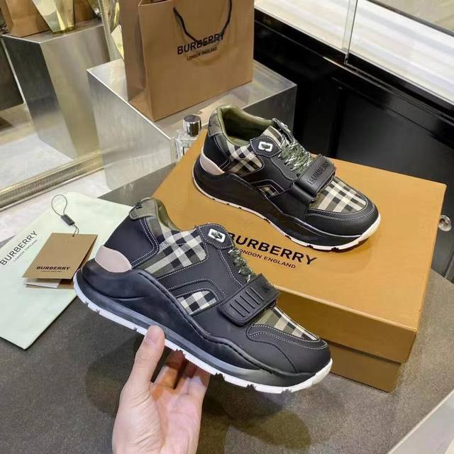 高版本 新款专柜新增加颜色，高端版本，专柜一比一，巴宝莉 秋冬最新厚底运动鞋，采用复古格子、麂皮和皮革制成，搭配突出的弧形鞋底，鞋面:48%棉，52%小牛皮，衬