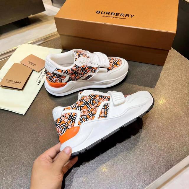 高版本 新款专柜新增加颜色，高端版本，专柜一比一，巴宝莉 秋冬最新厚底运动鞋，采用复古格子、麂皮和皮革制成，搭配突出的弧形鞋底，鞋面:48%棉，52%小牛皮，衬