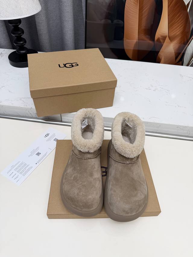 出厂： Ug25最新爆款厚底小土豆羊毛靴真的是必须人手一双！慵懒随性的代表，穿搭上脚真的很高级 上脚包裹感超Nice，很舒服，懒人必备A级牛反绒面料100%纯羊