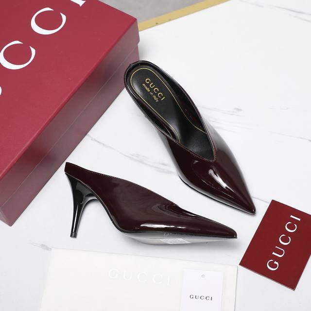 Gucci最高版本！ ／2025夏季新款 代购级别，顶级品质！ 原版购入1:1顶级复刻！ 材质和Y版一致 相当有质感 可以对比Zg无差距 这款高跟凉鞋现已成为品