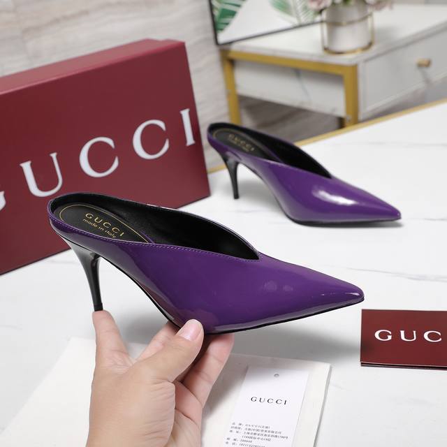 Gucci最高版本！ ／2025夏季新款 代购级别，顶级品质！ 原版购入1:1顶级复刻！ 材质和Y版一致 相当有质感 可以对比Zg无差距 这款高跟凉鞋现已成为品