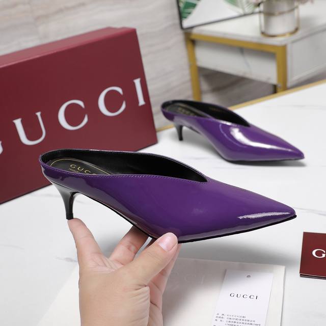 Gucci最高版本！ ／2025夏季新款 代购级别，顶级品质！ 原版购入1:1顶级复刻！ 材质和Y版一致 相当有质感 可以对比Zg无差距 这款高跟凉鞋现已成为品