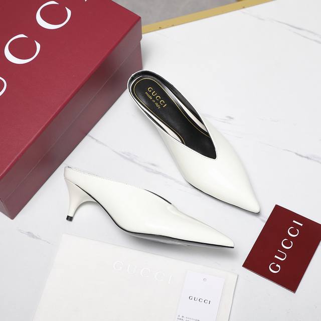 Gucci最高版本！ ／2025夏季新款 代购级别，顶级品质！ 原版购入1:1顶级复刻！ 材质和Y版一致 相当有质感 可以对比Zg无差距 这款高跟凉鞋现已成为品