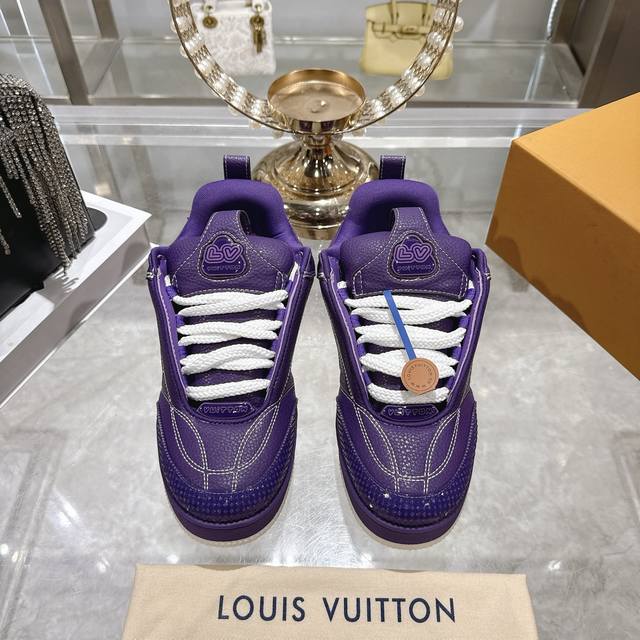 出厂价P 颜色：原版配色 情侣款 码数：女款34-40 41订做 男款38-44 45 46码订做 标准码 材质：路易威登新款 高帮 休闲鞋！高品质拉邦工艺搭配