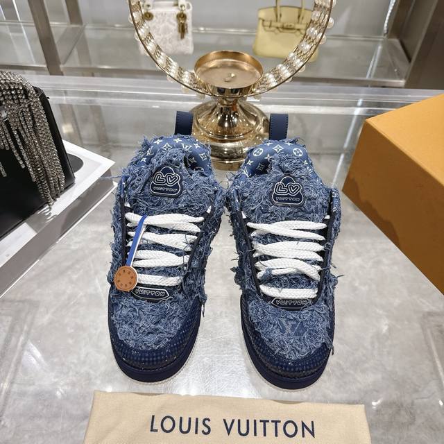 出厂价P 颜色：原版配色 情侣款 码数：女款34-40 41订做 男款38-44 45 46码订做 标准码 材质：路易威登新款 高帮 休闲鞋！高品质拉邦工艺搭配