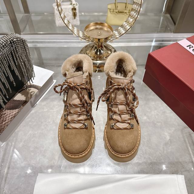 出厂 顶级品质 Roger Vivier Fw25 Mew Arrival～ Rv 罗杰维维亚秋冬新款羊毛短靴 Viv' Rangers T Ruck系列｜个性