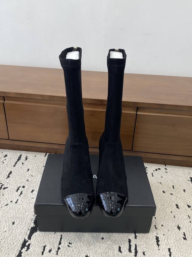 小香25 A 官网最新款 珍珠跟鞋 靴子 长靴 专柜品质 所有材质都根据原版定制！购入正品开发 面料: 原版定制羊皮 羊猄 内里：羊皮 垫脚：原版定制 鞋底：意