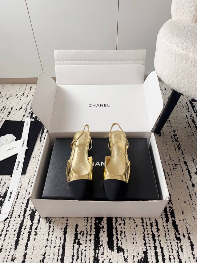 飞机盒+10Chanel 中空鞋｜官网同步 代购级臻藏 香家走秀款中空鞋终于等到！ 从鞋型到双C金属扣 每一处都按原版1:1复刻 连内里羊皮、意产真皮底都完美还